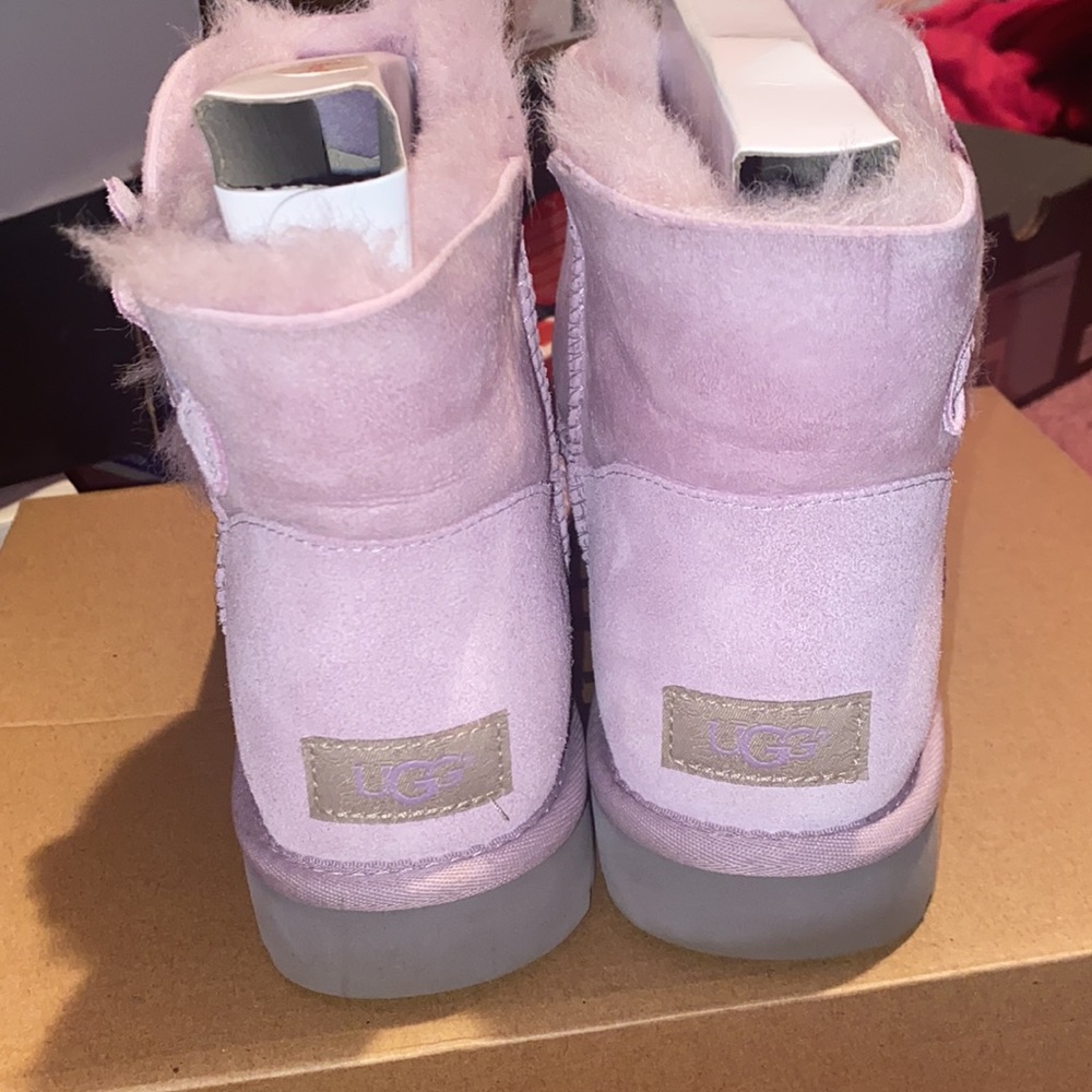 Uggs - Picture 2 of 6